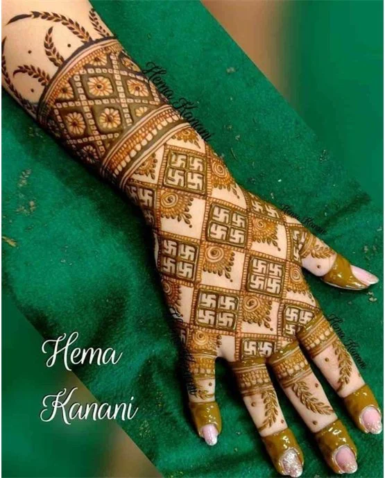 Feather And Star Stunning Back Hand Mehndi Design Flow